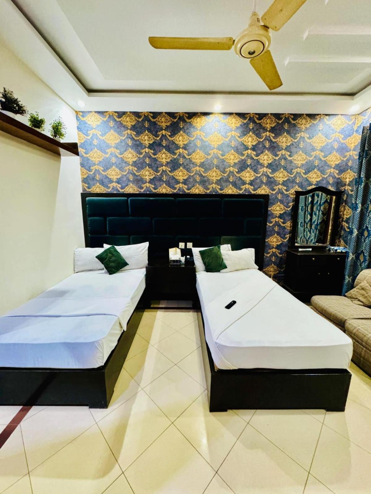 Hotel Pak Continental Multan Eksteriør billede