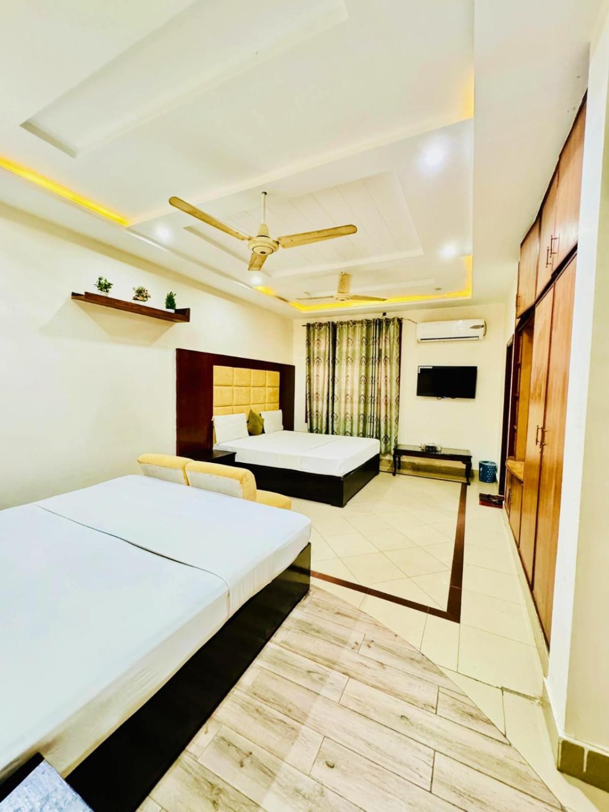 Hotel Pak Continental Multan Eksteriør billede