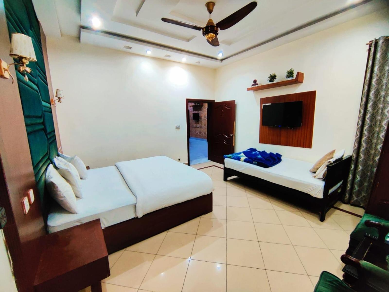Hotel Pak Continental Multan Eksteriør billede