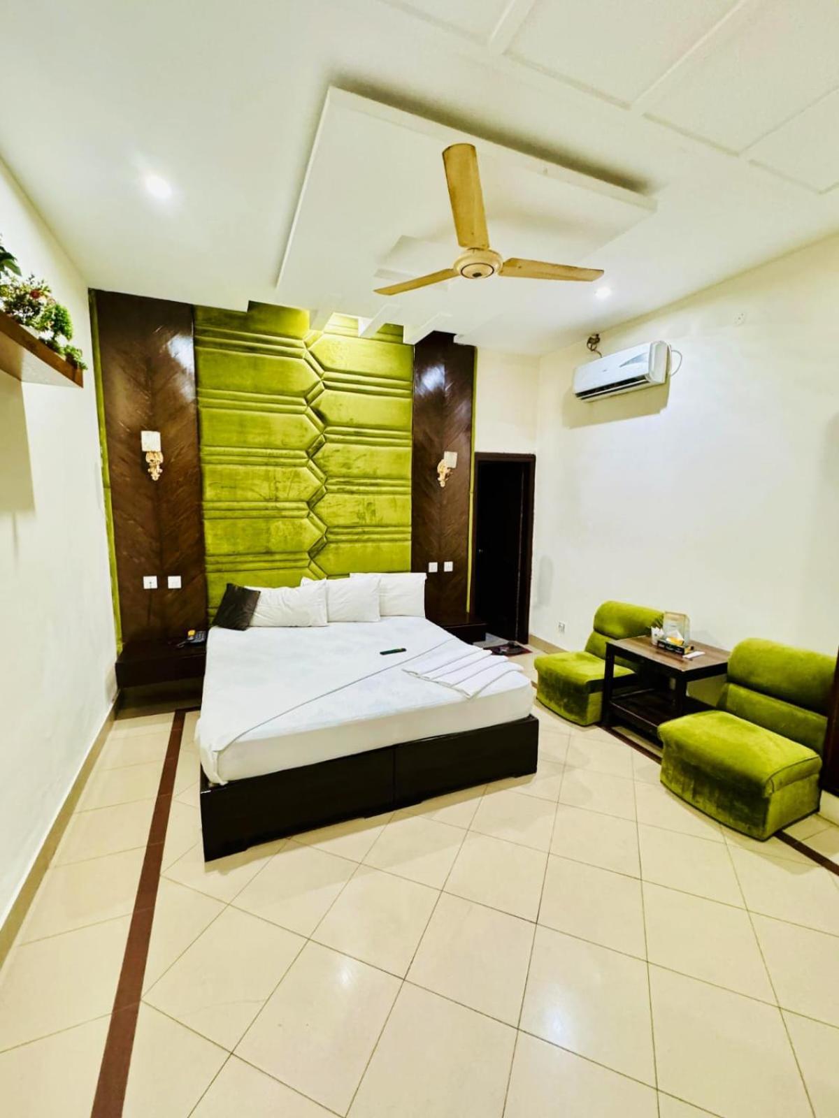 Hotel Pak Continental Multan Eksteriør billede