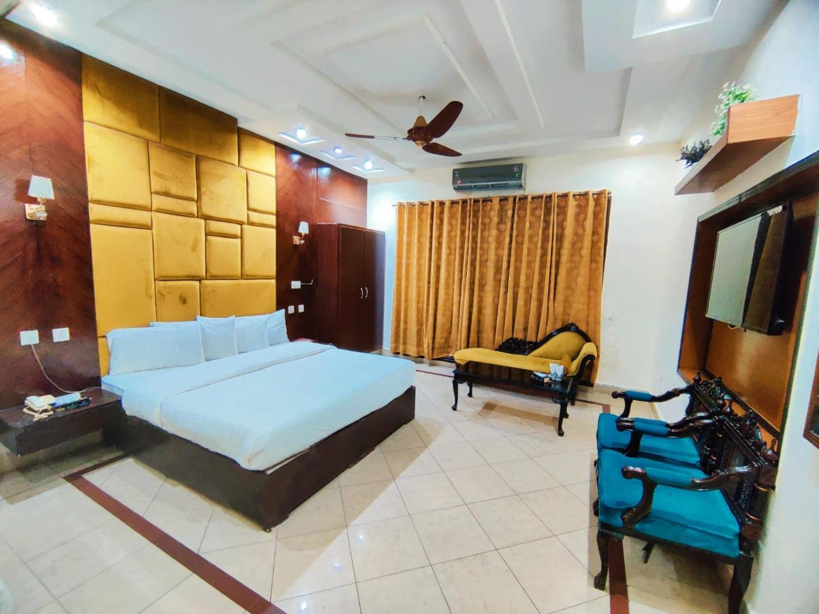 Hotel Pak Continental Multan Eksteriør billede